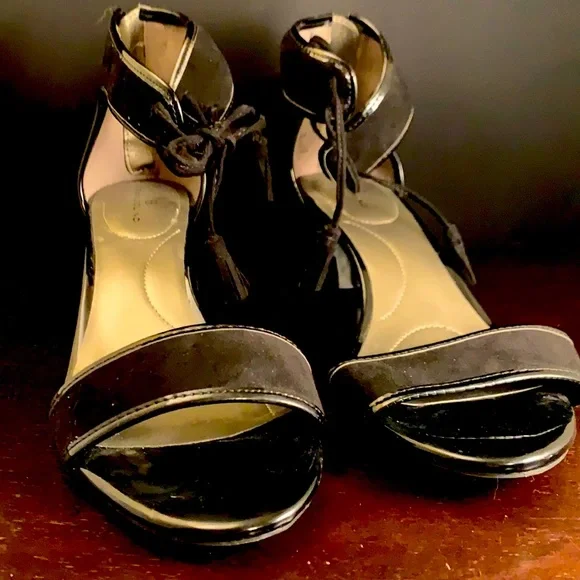 Bandolino black zipper back block heels - Picture 2 of 5